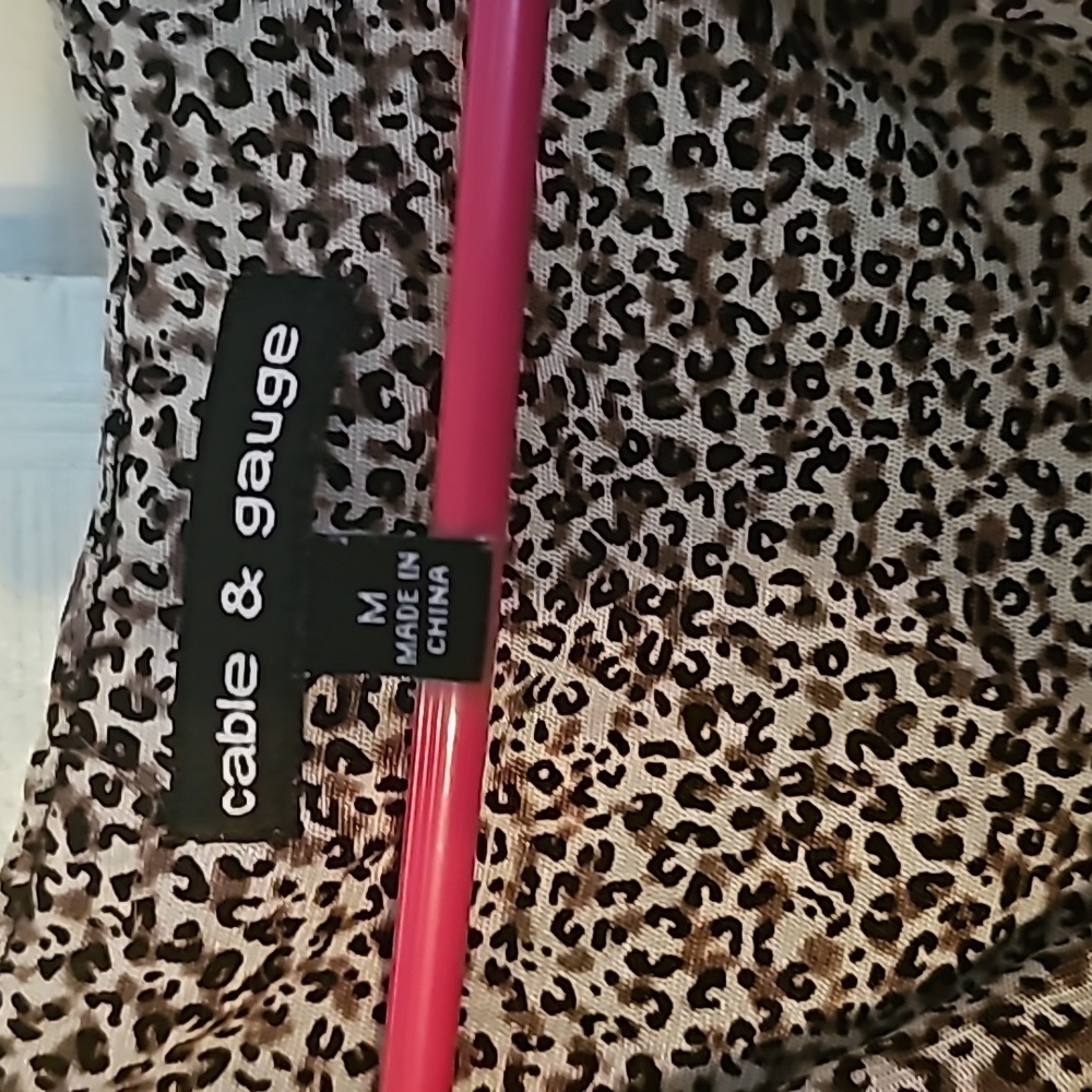 Cable & Gauge ladies top - Picture 4 of 5